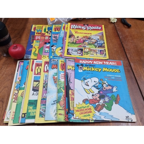 824 - Collection of 15 Walt Disney's Mickey Mouse comics, dated from the 1970s. Includes early editions an... 