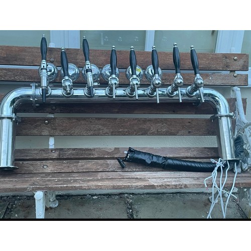 481 - Star Lot : A fantastic T-Bar beer tap dispenser system featuring eight taps with six branded fish ey... 