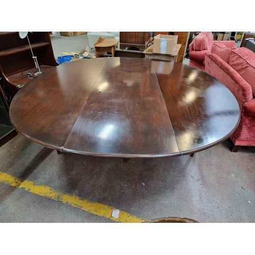 1051 - Super Star Lot : A spectacular Irish drop leaf mahogany hunt/wake table. With two hinged leaves and ... 