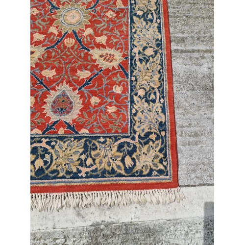 358 - Star Lot : A beautiful super large rug in a floral pattern orange, beige, green and blue tones.
MM: ... 