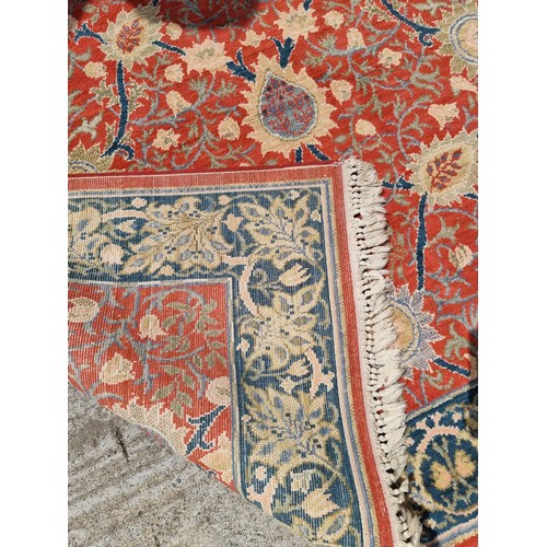 358 - Star Lot : A beautiful super large rug in a floral pattern orange, beige, green and blue tones.
MM: ... 