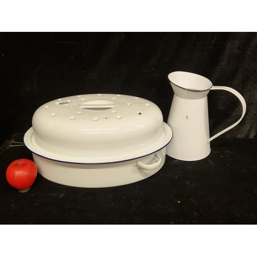 805 - Two superb enamel kitchenware items including a classic lidded roaster, perfect for roasting meat, p... 