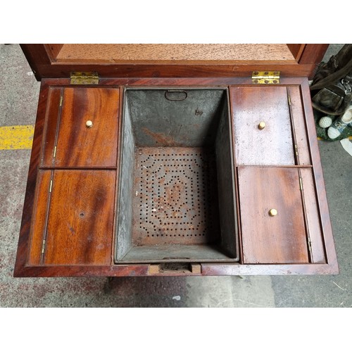 480 - Star lot : A gorgeous 19th-century Regency mahogany cellarette with pedestal base, brass castor whee... 