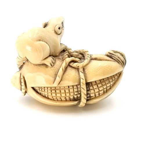 513 - A super carved original Japanese antique Netsuke (two holes) depicting a rat mounted on a sweetcorn ... 