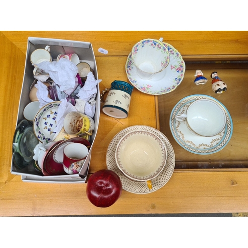 433 - An assortment of vintage display pieces, teacups and saucers. Various designs and patterns, predomin... 