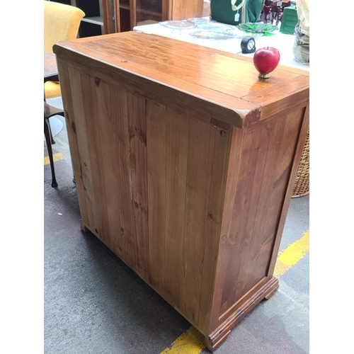 446 - Solid wood chest of drawers with four large and two smaller drawers, featuring metal handles.