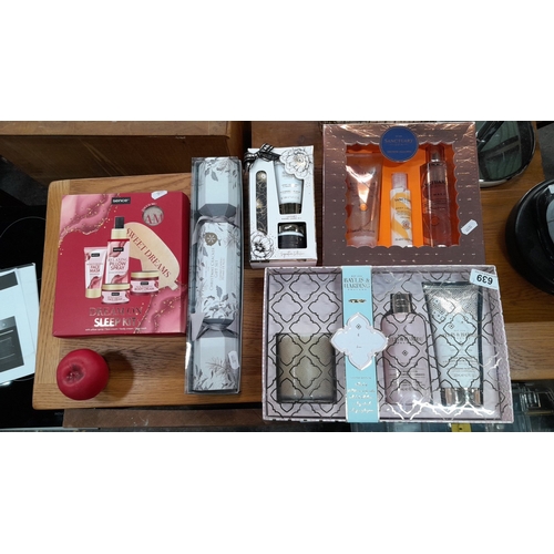 639 - Collection of seven beauty gift sets including items from Sanctuary Spa and Baylis & Harding. Includ... 