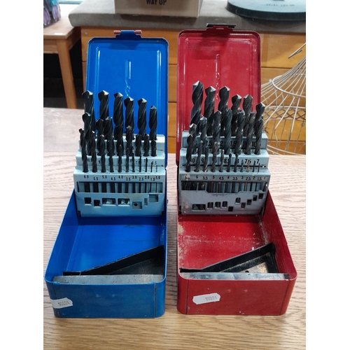 640 - Set of two drill bit boxes: Senator 1-13 mm (blue), Dormer A190 1-13 mm (red). Metal cases containin... 