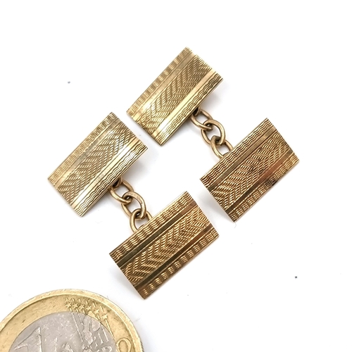 550 - A good pair of hallmarked nine carat gold machine cut chain link cufflinks. Weight 3.7 grams.