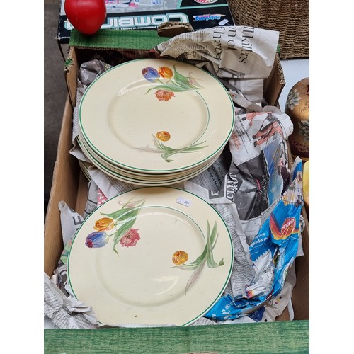 374 - A box of Royal Doulton tableware all in the Haarlem pattern, comprising of dinner plates, side plate... 