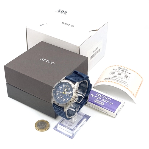 592 - An as new SEIKO chronograph wrist watch, water resistant to 100m. Comes with luminous dials and sett... 