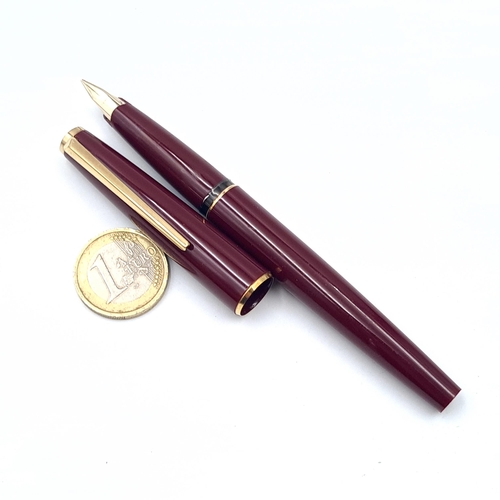 595 - Star lot : A fabulous original Mont Blanc fountain pen nib marked Mont Blanc. Set with Mont Blanc de... 