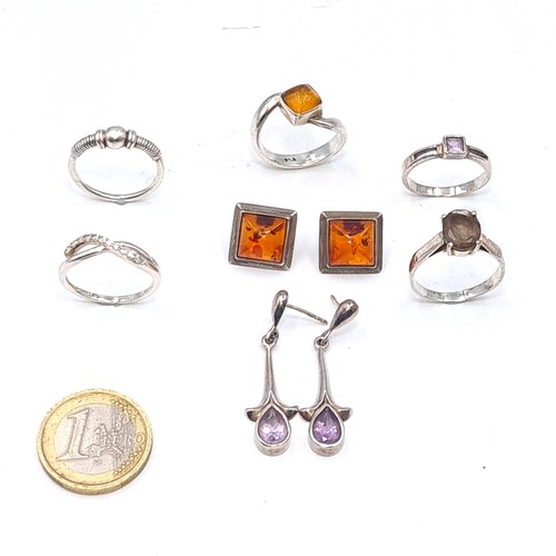 30 - A good collection of jewellery Incluiding Sterling Silver items and amber.