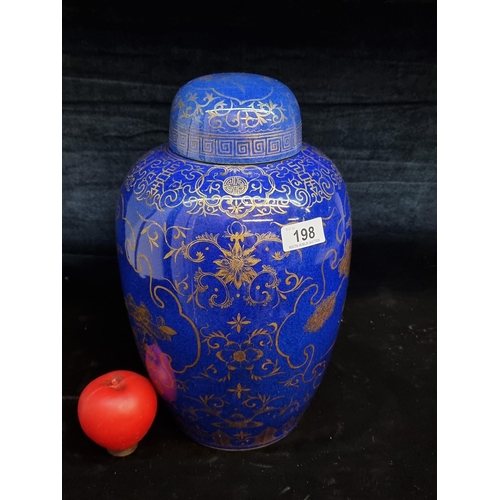 198 - A beautiful large hand painted Chinese lidded jar, in a cobalt blue with gilt gold illustrations. Re... 