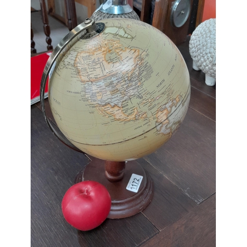 1172 - An excellent example of a vintage table top globe.