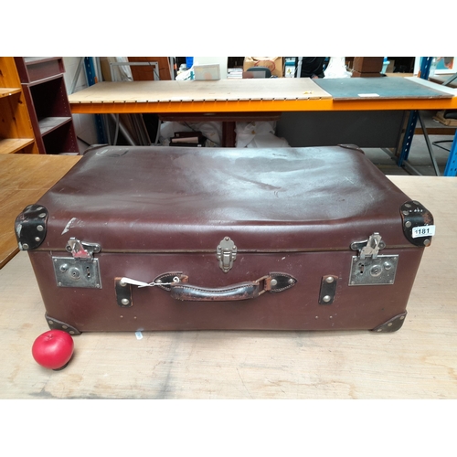 1181 - A vintage brown leather Globe-Trotter English made travel suitcase. Featuring metal hardware as well... 