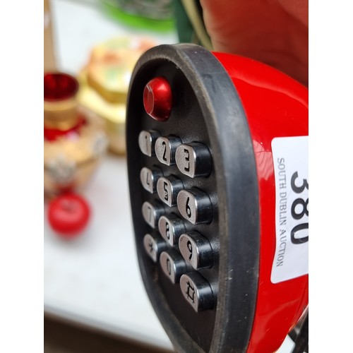 380 - A red cobra Ericofon famous mid century modern telephone from Ericsson. In very good condition with ... 