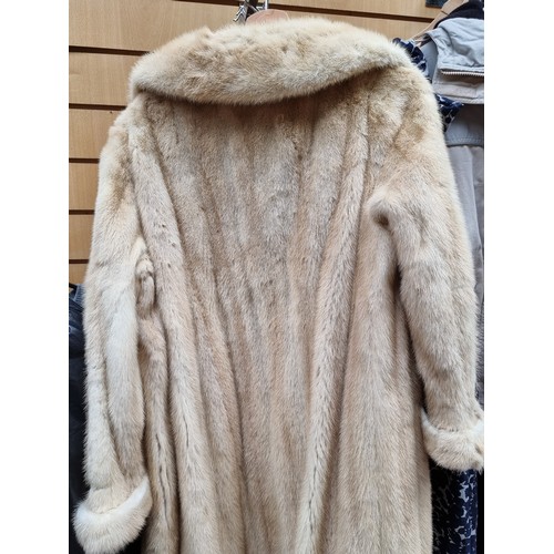 370 - Star lot : A lovely statement vintage fur coat with Dasco fasteners. No size listed, fits like a siz... 