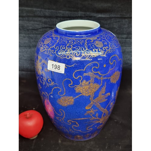 198 - A beautiful large hand painted Chinese lidded jar, in a cobalt blue with gilt gold illustrations. Re... 