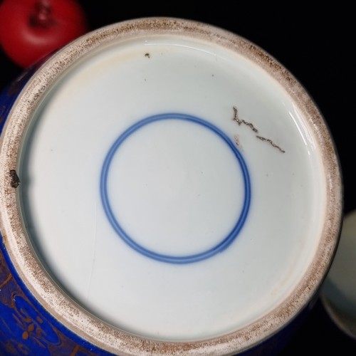 198 - A beautiful large hand painted Chinese lidded jar, in a cobalt blue with gilt gold illustrations. Re... 