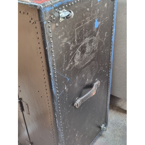 1179 - A very large Vintage travel trunk / chest with stud reinforcements to sides and top, opening to reve... 