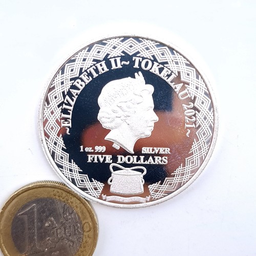 542 - An uncirculated silver one dollar coin of New Zealand .999. Weight 31.1 grams. With explanatory leaf... 