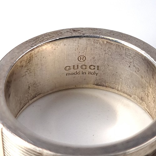 593 - An as new sterling silver 925  original Gucci designer ring. Ring size K. Weight 7.25 grams. Present... 