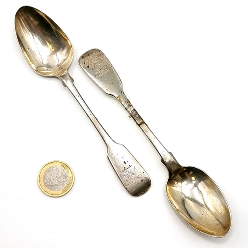 28 - A pair of Irish silver hallmarked Dublin Victorian teaspoons. Dimensions: L - 15 cms. Total weight -... 