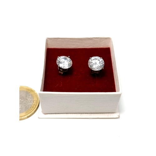 33 - A pair of sterling silver with fabulous large gem set stud sparkle earrings. Weight - 3.06 grams. Bo... 