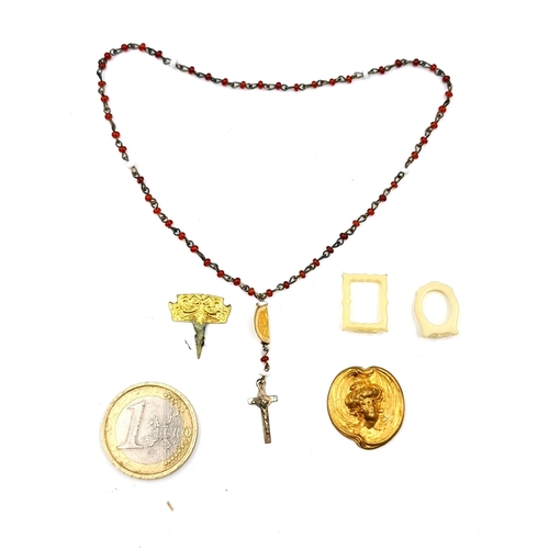 50 - A pretty set of rosary beads circa 1915. Origin - Czechoslovakia. Together with an antique cabochon ... 