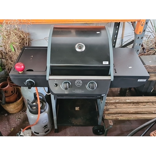 701 - Star lot : A very clean Texas gas grill with built-in side burner and two main burners. Includes int... 