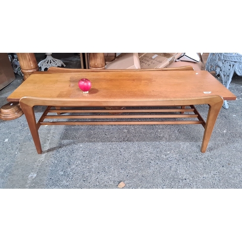 706 - Star lot : Stunning Mid-Century Modern teak coffee table with sleek, curved edges and slatted lower ... 