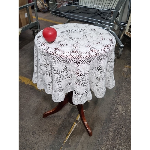 815 - A Victorian-style mahogany tripod wine table. Features Finely turned central column and cabriole fee... 