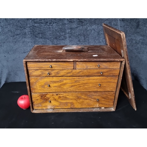 904 - Vintage oak five-drawer tool chest with leather handle. It features firm dovetail joints and origina... 