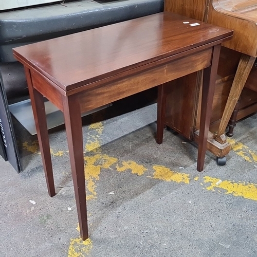 798 - Star lot : Folding card table with green baize top and mahogany frame, likely mid-20th century.