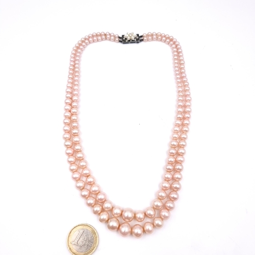 1035 - A very pretty double layered Pearl Necklace with a 935 silver clasp. Boxed.
Approx. length of neckla... 