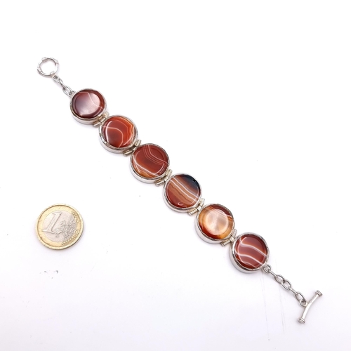 1039 - A beautiful Sterling Silver 925 Agate T bar bracelet. Boxed.
Total Weight: 40.04 grams