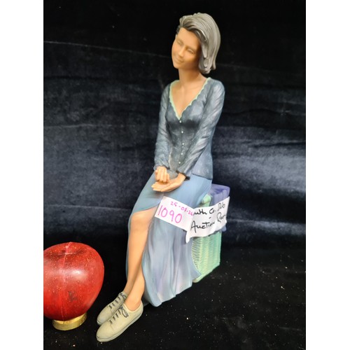 1090 - A charming Chloe by Genesis ' Silent Moments ' Figure. Nice weight to this piece