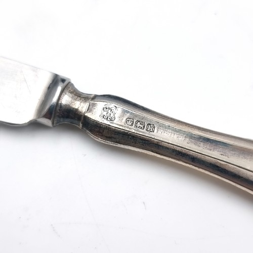 35 - A set of six sterling handled butter knives hallmarked Sheffield with Sheffield stainless steel blad... 