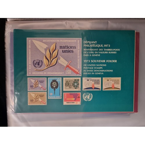 995 - A scarce collection of United Nations Presentation packs. Features Vienna, Geneva, U.S. Really fine ... 