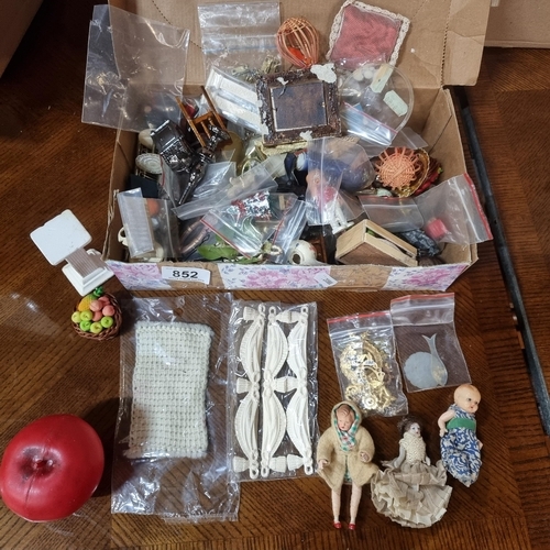 852 - A mixed lot of vintage miniature sundries and doll house pieces and small antique dolls. Great deale... 