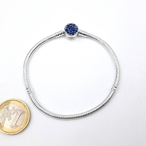 17 - A sterling silver bracelet with blue gemstone clasp. Weight - 13.5 grams. Old new stock. 925