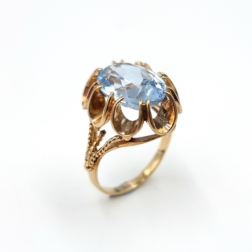 2 - A beautiful antique nine carat gold largeaquamarine  gemstone ring with attractive gold mount. Ring ... 