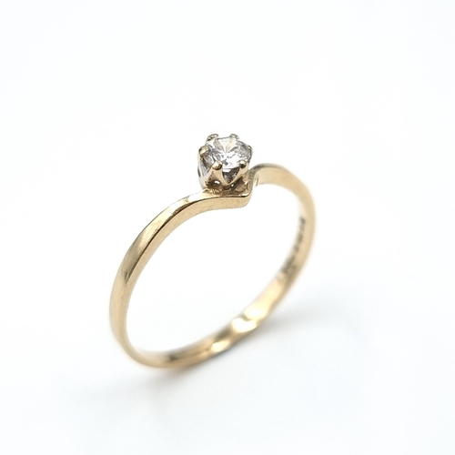 6 - A pretty nine carat gold gem set ring. Weight - 1.1 grams. Size - P.