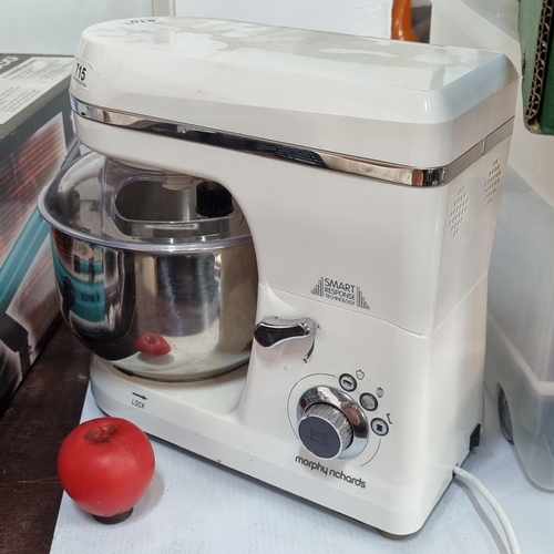 810 - A high quality Morphy Richards mixer. In excellent condition. Similar models currently retailing for... 