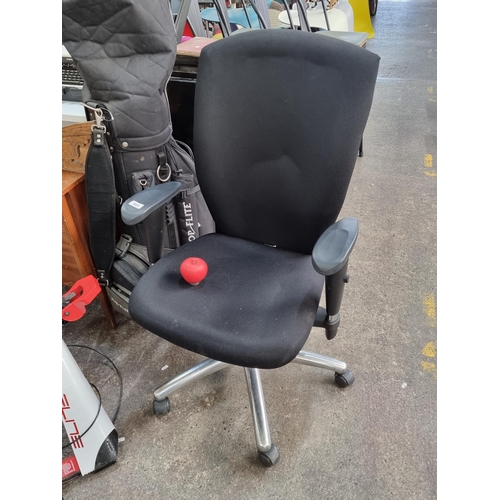 864 - A superb Zefla Italian made swivel office chair with adjustable height. Zefla leather office chairs ... 