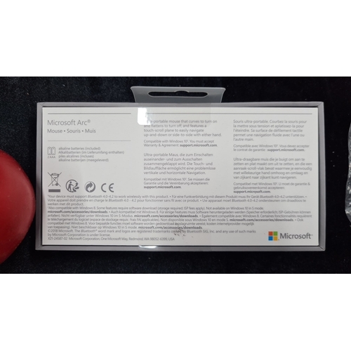 939 - A Microsoft Arc Mouse in pink. Includes touch-scroll functionality. Requires Bluetooth 4.0-4.2. . RR... 