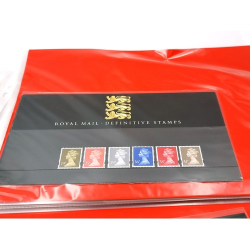 1046 - An excellent collection of British fine definitive and postage due stamps. Presentation packs includ... 