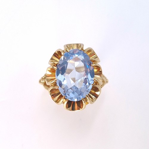 2 - A beautiful antique nine carat gold largeaquamarine  gemstone ring with attractive gold mount. Ring ... 