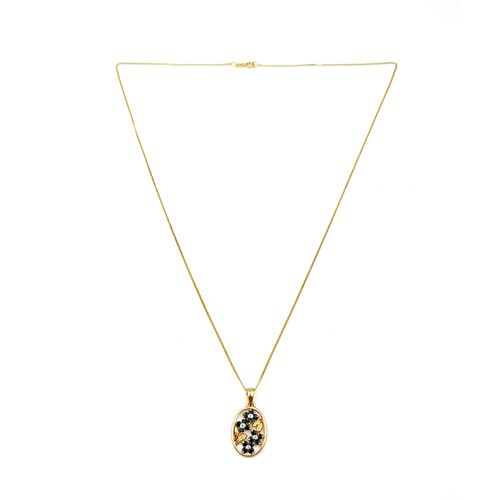 5 - Star lot : A very pretty diamond and sapphire pendant necklace with nine carat gold chain. Length of... 